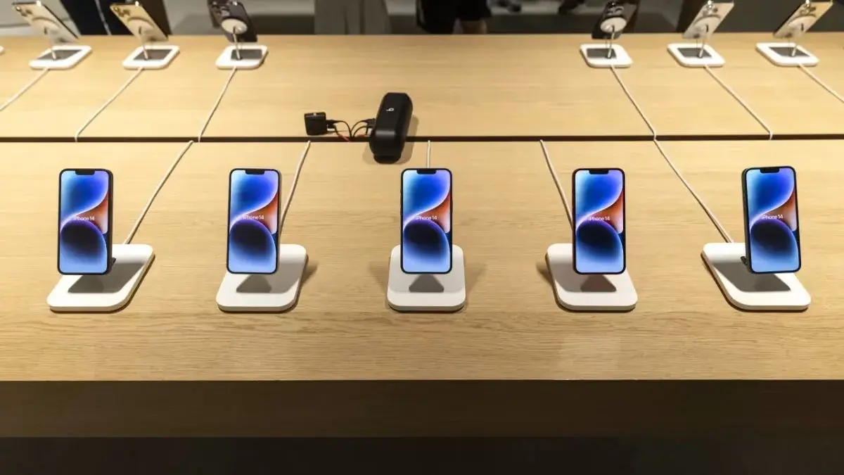 Apple iPhone sales growth