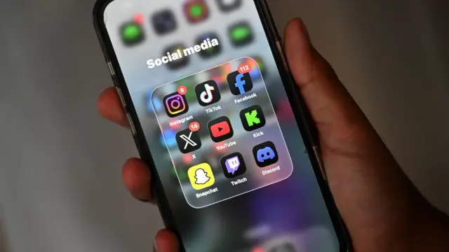 New California Law Bans Under-16 Access to Addictive Social Media Features California social media law