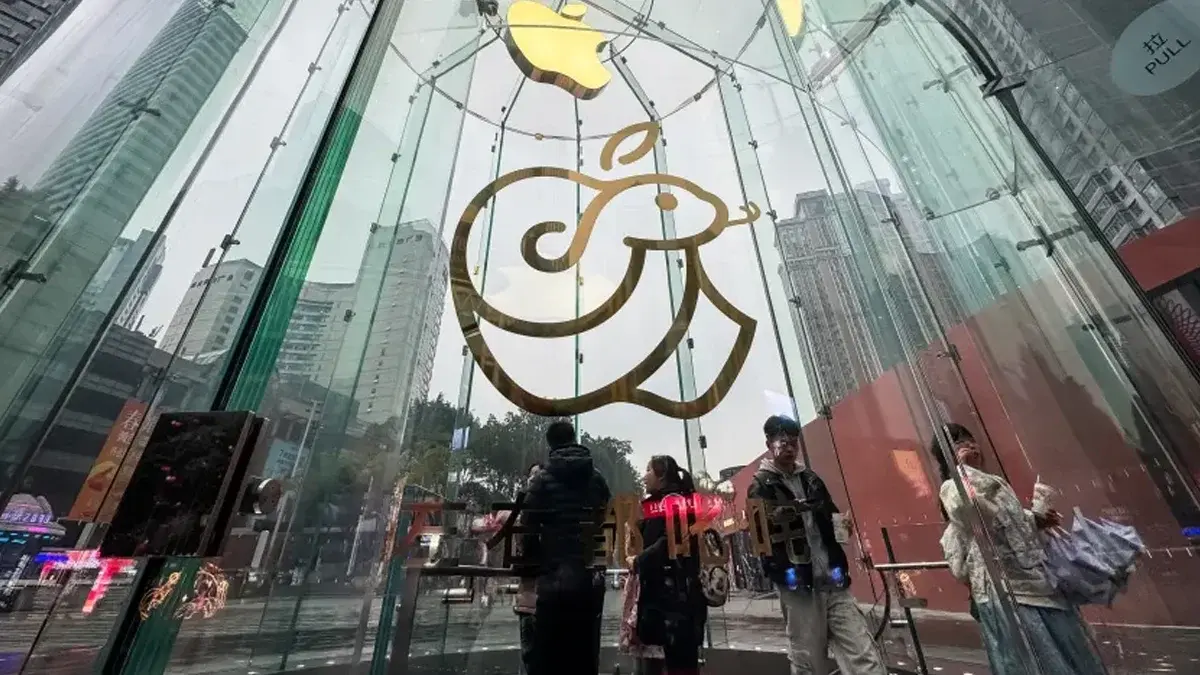 Apple Shares Fall by 3% as China Considers Antitrust Investigation on App Store Apple shares fall