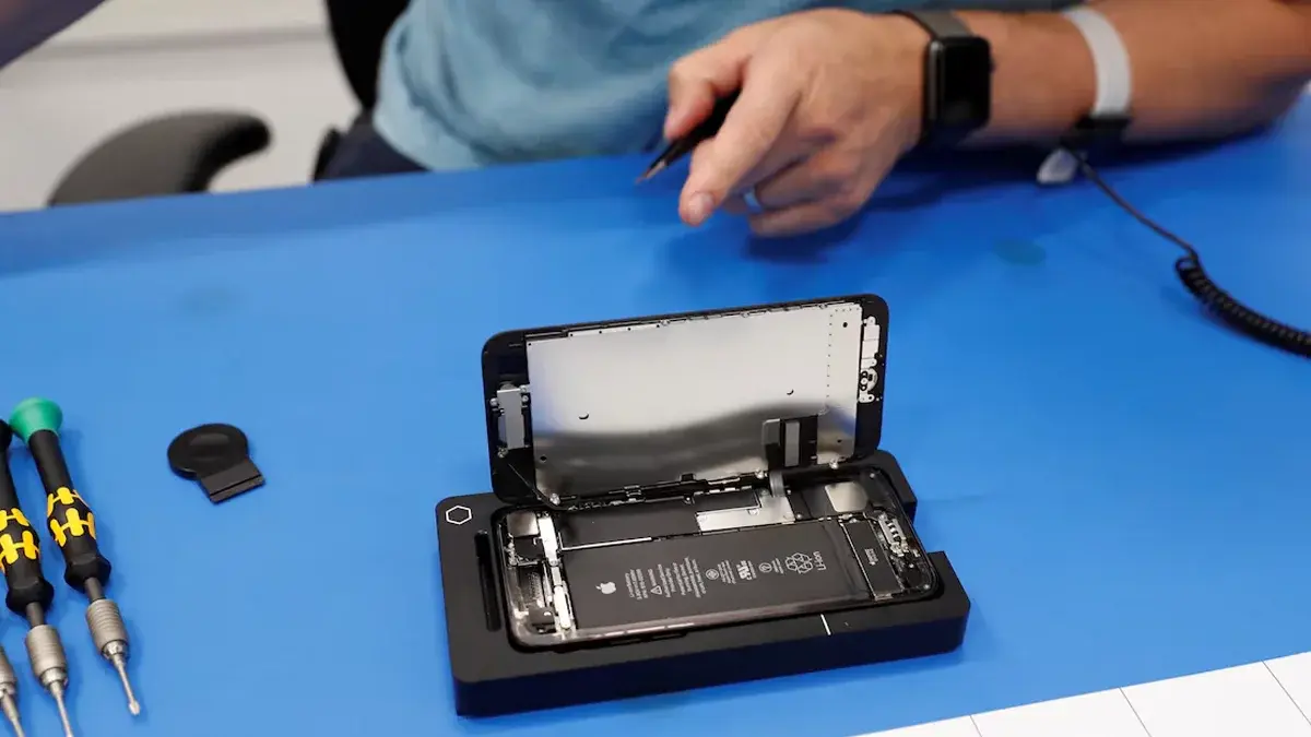 Apple Strengthens Tata Partnership with iPhone Repair Deal in India Apple Tata partnership