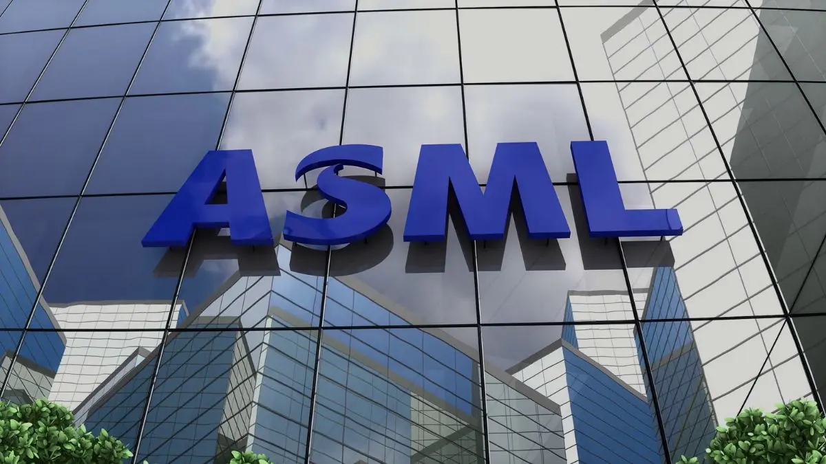 ASML to Give Strong Outlook as AI Megadeals Drive Chip Equipment Demand ASML AI megadeals