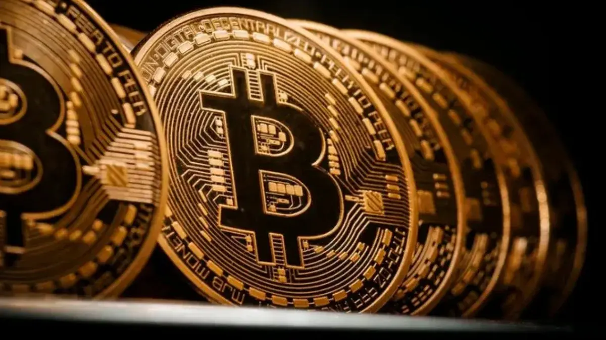 Crypto Selloff Causes Bitcoin Price to Crash Below $86,000 Bitcoin price crash