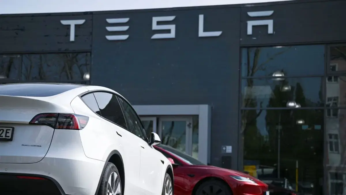 Tesla’s Expected to Report Declining Deliveries in Q4, Analysts Say Tesla quarterly deliveries decline