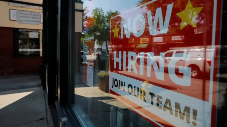 US Unemployment Claims Dip as Labor Market Shows Signs of Stability US unemployment claims